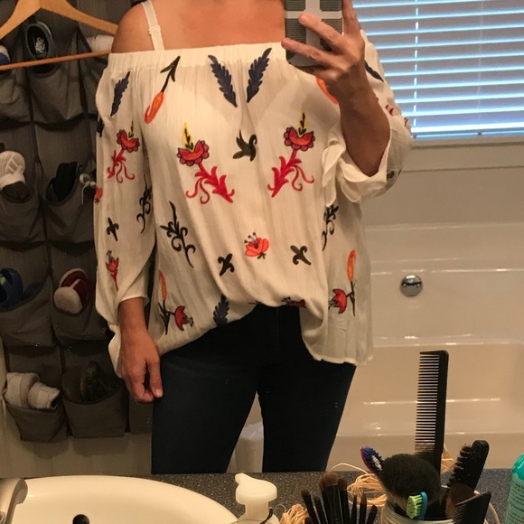 NWT UMGEE off the shoulder top - Picture 8 of 8